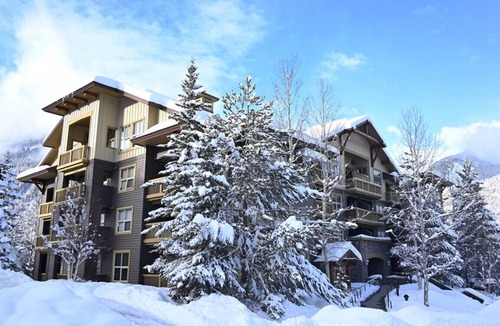 Panorama Condo | LARGE Studio | Ski In/Out | Pools & Hot Tubs | Central Upper Village Location