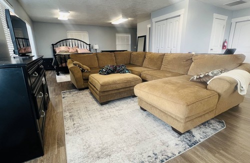Logan Apartment | Large Studio with open concept, king size bed