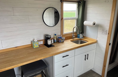 Walker Cabin | Large Tiny Home Cabin - Sleeps 6