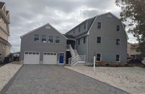 Osbornsville House | Large waterfront home with dock close to beaches with game room