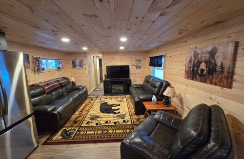 Shingleton House | Lazy Bear Lodge-Adventure & Relaxation for You!