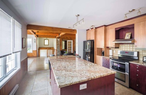 St-Adolphe-d'Howard Cottage | Le Rocher Cozy Chalet with Spa