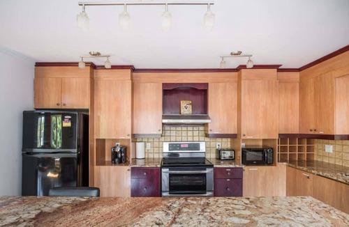 St-Adolphe-d'Howard Cottage | Le Rocher Cozy Chalet with Spa