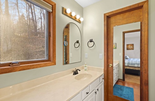 Seven Devils House | Leprechaun Crossing Close to Tubing, HOT TUB