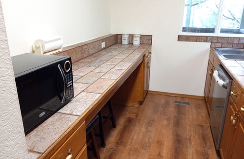 Delridge House | Light and Airy Ranch House. Detached 3 Bedroom with Fireplace