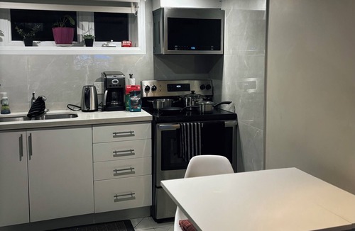 Rockcliffe - Smythe House | Light Bright Basement Apartment in quiet nieghbourhood