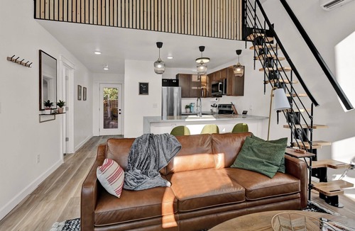 Babe Denny Cottage | Lofty cottage 3 min from Lucas Oil Stadium/downtown