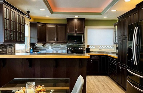 South Lethbridge House | Lovely 1 Bdrm Upper Suite!
