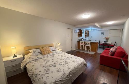 Burnaby House | Lovely suite