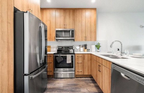 Connaught Apartment | Luxe Downtown Condo Penthouse W/2 Free Parking!