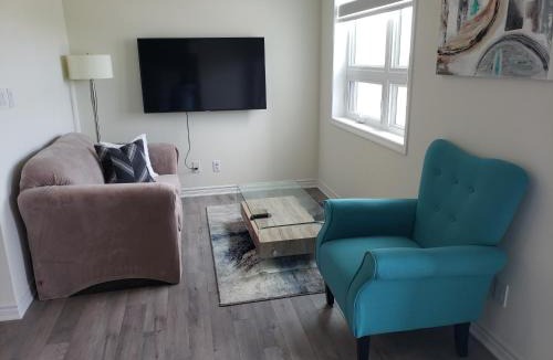 Mount Pleasant Apartment | Luxurious Condo Apartment 2BRs-2BAs-1Office with free parking