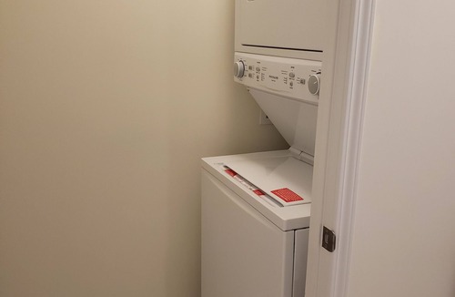 Mount Pleasant Condo | Luxurious Condo Apt 2BRs+1BAs+1Office, w. parking