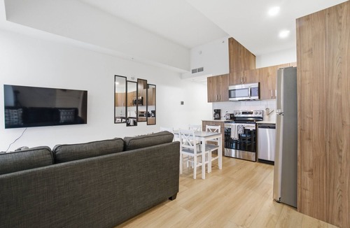 Southwest Edmonton Apartment | Luxury 2Bed2Bath Stunningview Downtown Edmonton Cad 5min 2 Rogers + Free Parking