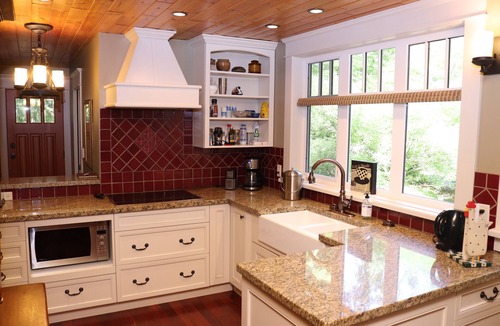 Roberts Creek House | Luxury Forest Escape in Roberts Creek with Sauna