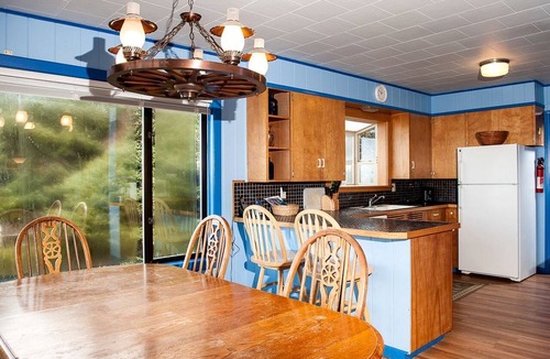Arch Cape Cottage | Luxury Oceanfront Cottage | Hot Tub & Sleeps 8