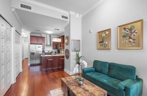 Olde Kensington Apartment | Luxury Studio Loft - Rooftop View & Pool