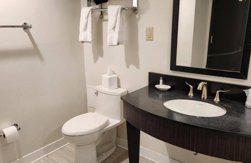 Cheektowaga Hotel | M Hotel Buffalo