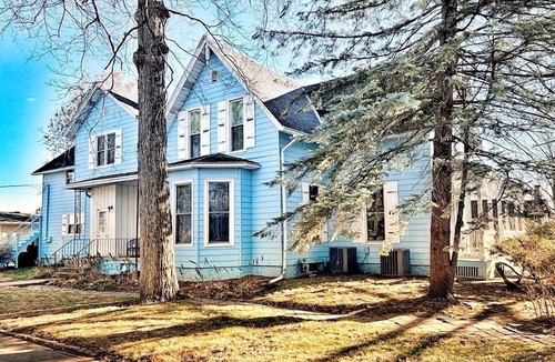 Ottawa House | Magnificent Riverfront Victorian House steps from downtown Ottawa !
