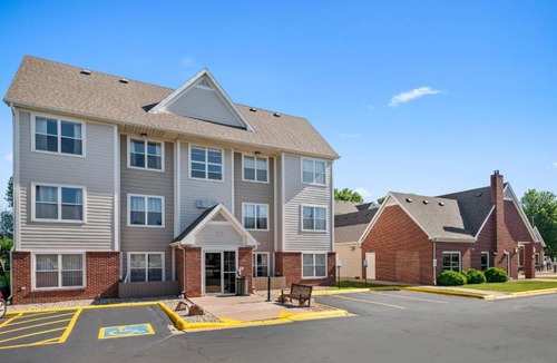 Appleton Hotel | MainStay Suites Appleton Airport - Fox River Mall Area