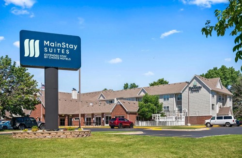 Appleton Hotel | MainStay Suites Appleton Airport - Fox River Mall Area