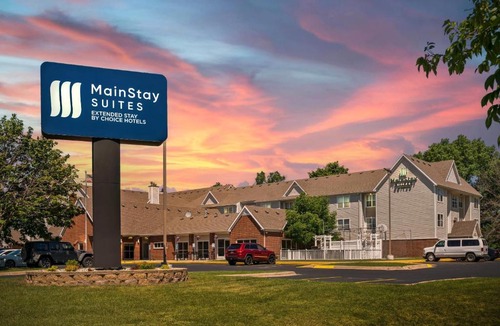 Appleton Hotel | MainStay Suites Appleton Airport - Fox River Mall Area