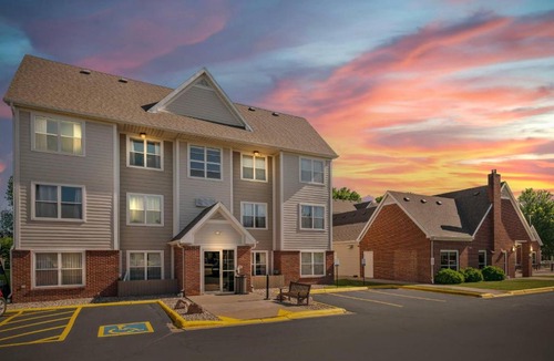 Appleton Hotel | MainStay Suites Appleton Airport - Fox River Mall Area