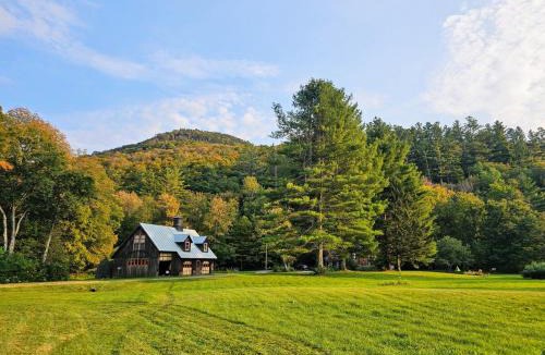 Hancock Ski Chalet | MapleVilla