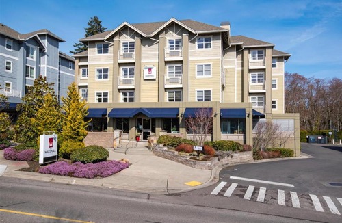 Bainbridge Island Hotel | Marshall Suites Bainbridge Island, SureStay Collection by BW