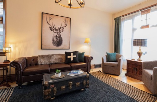 Endion House | Matilda - Stunning, 3-bed, vintage home in Duluth!