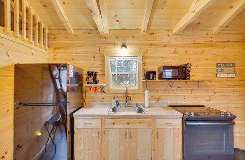 Mauston Apartment | Mauston Studio Cabin ~ 15 Mi to Wisconsin Dells!