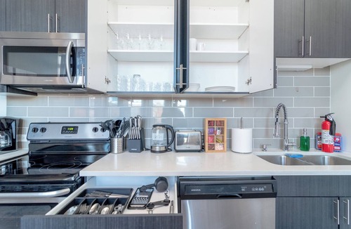 Near South Side Apartment | McCormick Place Studio/Optional parking/sleeps up to 4
