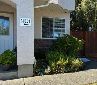 Sooke Apartment | Memory Lane Guest Suite