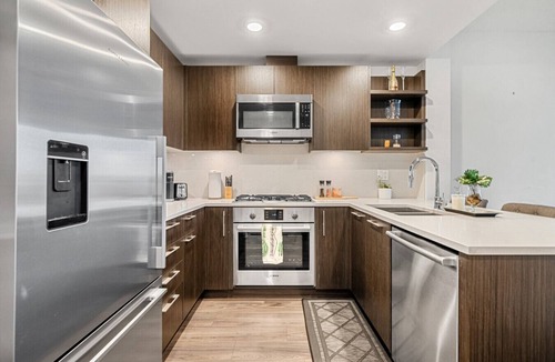 Bridgeland Condo | Min. 30 Days » The Radius DT » 2 BR » Free Parking