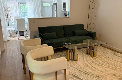White Plains House | Modern 1BR Apt/Free Parking/Near NYC