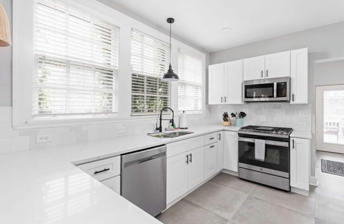 Mapleton/Fall Creek Apartment | Modern 3 Bdrm - Great Location, Deck, Pet Friendly
