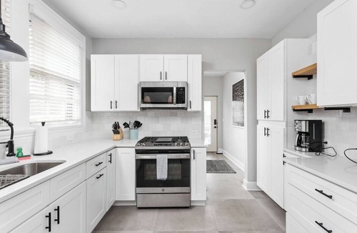 Mapleton/Fall Creek Apartment | Modern 3 Bdrm - Great Location, Deck, Pet Friendly