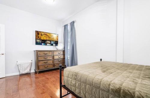 Schenectady Apartment | Modern 3 Bed Apt Parking W D