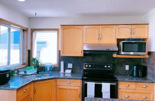 Panorama Hills House | Modern 3BR Panorama Home | Garage | Near YYC