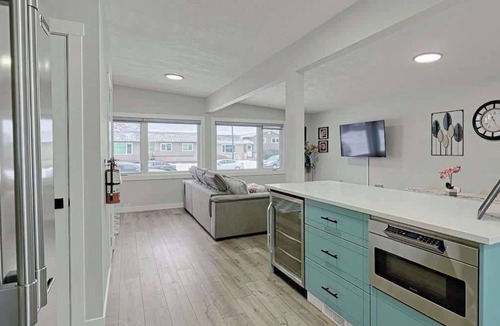 Calgary House | Modern 3BR Suite Steps to C-Train Near Zoo & DT