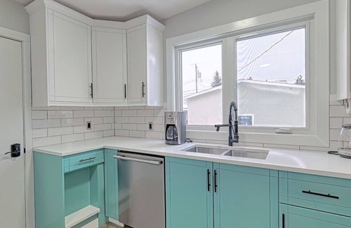 Calgary House | Modern 3BR Suite Steps to C-Train Near Zoo & DT
