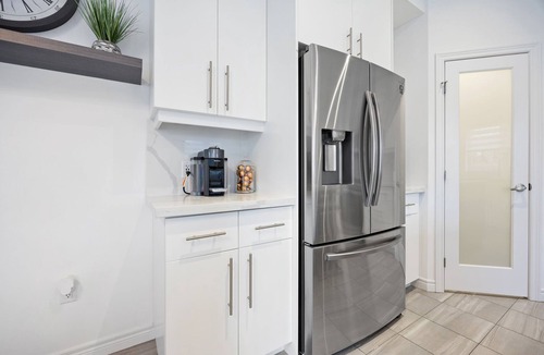 Stoney Creek House | Modern and Luxurious - 28 Minutes from Niagara Falls!