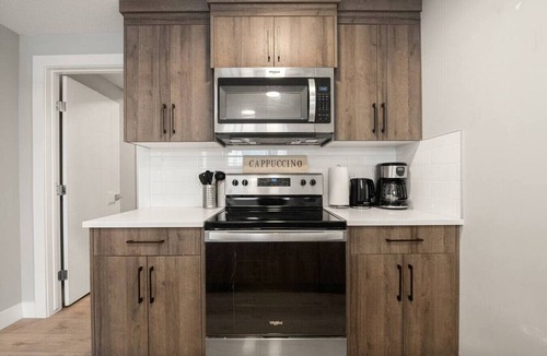 West Hillhurst Apartment | Modern and Pet-Friendly 1Br Suite Near Downtown