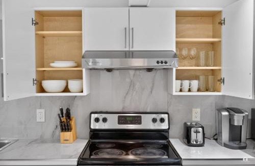 Vancouver South House | Modern and spacious 3-BR basement suite