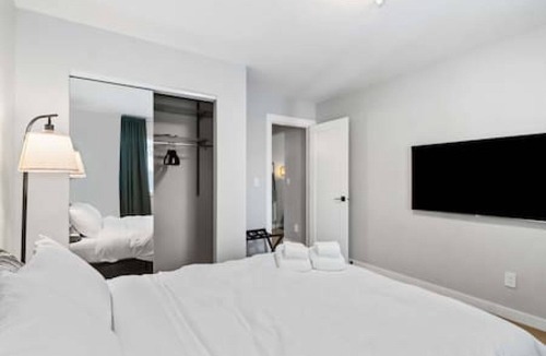 Killarney House | Modern & Charming 2 BR suite