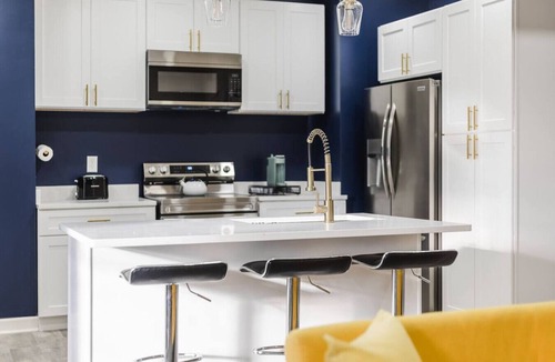 Indianapolis Cottage | Modern Comfort Downtown Indy Stylish 3BR Getaway