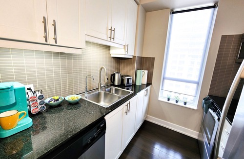 Etobicoke Condo | Modern Condo (2BD+2BATH), Free Parking