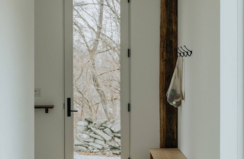 Hyde Park House | Modern Converted Barn with Hot Tub!