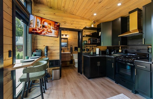 Sandpoint House | Modern Creekside Retreat w/Outdoor Soaking Tub