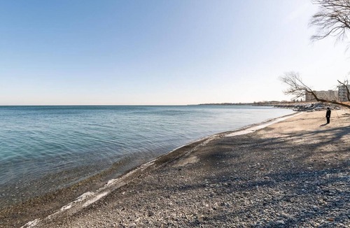 Stoney Creek Apartment | Modern Lakeshore 3BR 3BA Townhouse Free Parking BBQ