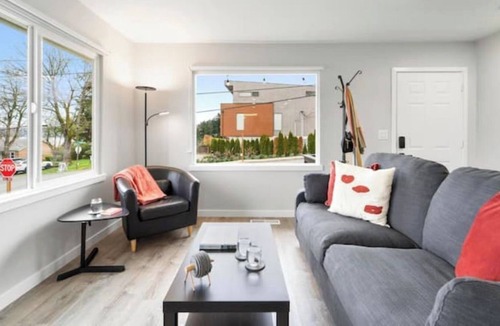 Kenmore House | Modern light-filled guest house with lake views